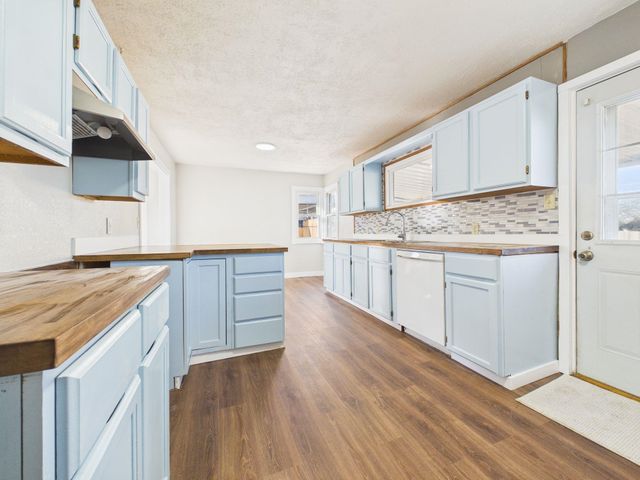 919 N Baehr St, Wichita, KS 67212