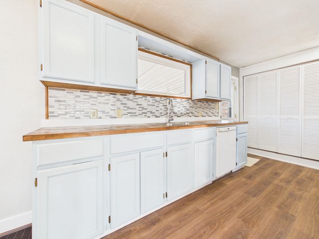 919 N Baehr St, Wichita, KS 67212