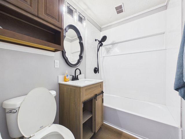 919 N Baehr St, Wichita, KS 67212