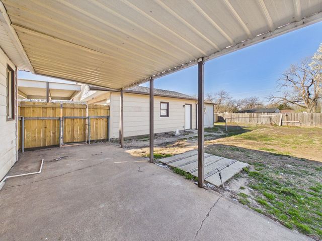 919 N Baehr St, Wichita, KS 67212