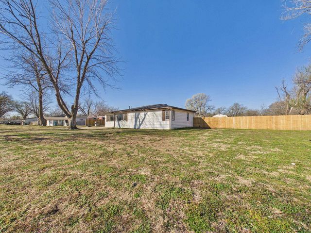 919 N Baehr St, Wichita, KS 67212
