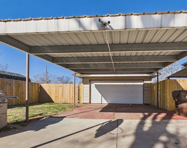 919 N Baehr St, Wichita, KS 67212