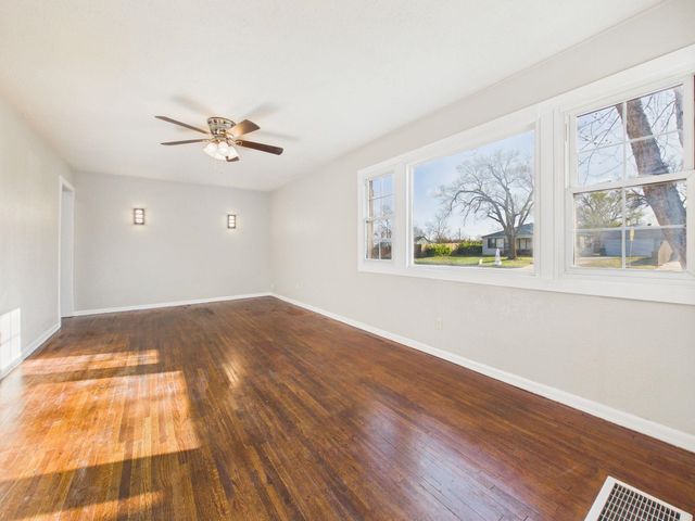 919 N Baehr St, Wichita, KS 67212