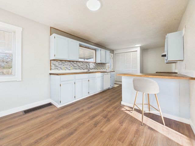 919 N Baehr St, Wichita, KS 67212