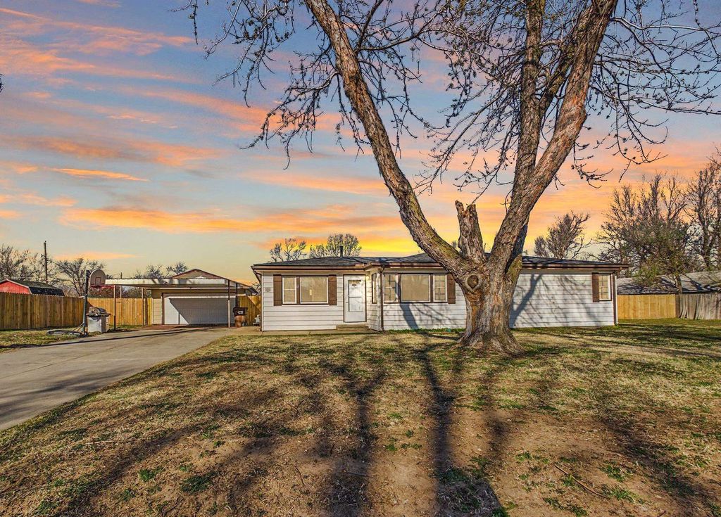 919 N Baehr St, Wichita, KS 67212