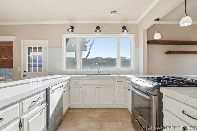 8695 N 125th East Avenue, Owasso, OK 74055