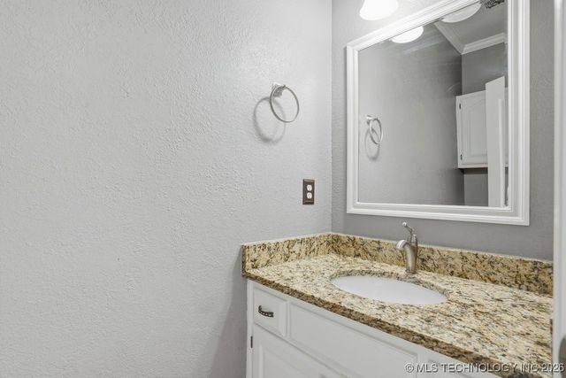 8695 N 125th East Avenue, Owasso, OK 74055