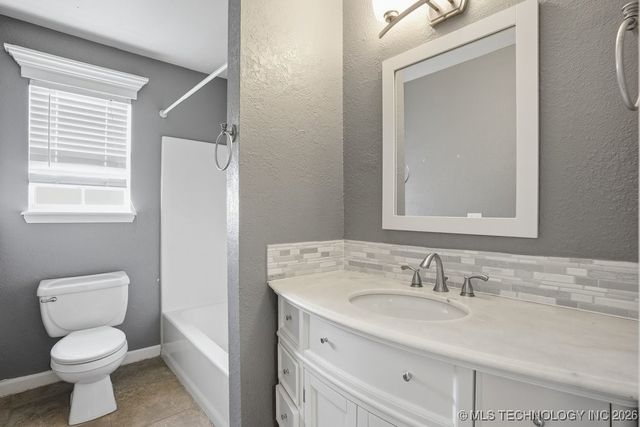 8695 N 125th East Avenue, Owasso, OK 74055