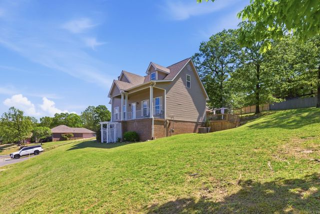 98 Emerald Dr, Maumelle, AR 72113