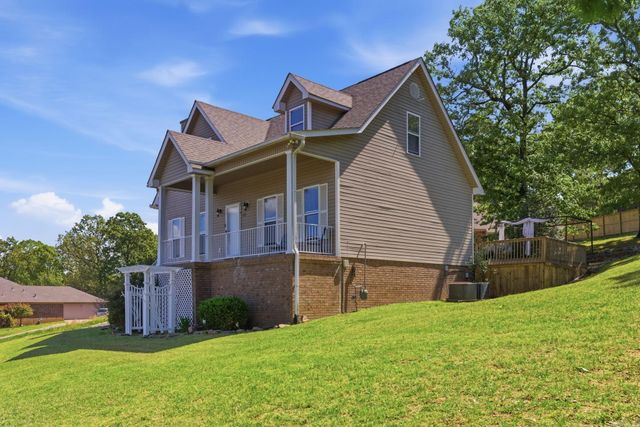 98 Emerald Dr, Maumelle, AR 72113