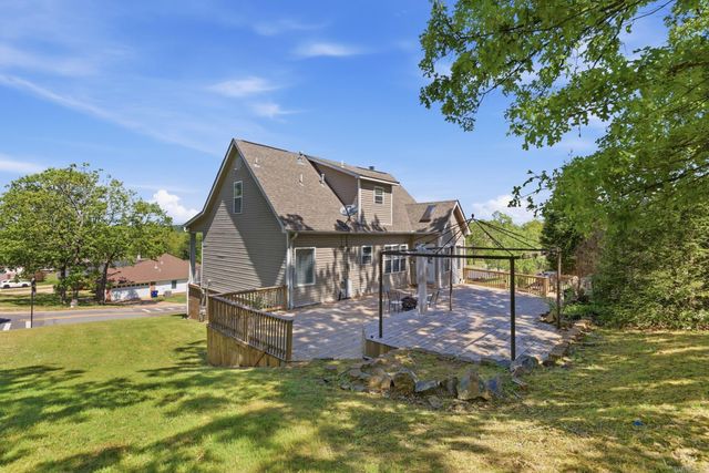 98 Emerald Dr, Maumelle, AR 72113