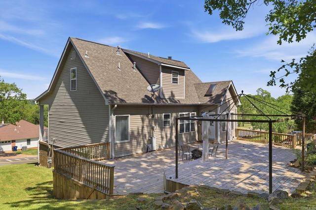 98 Emerald Dr, Maumelle, AR 72113