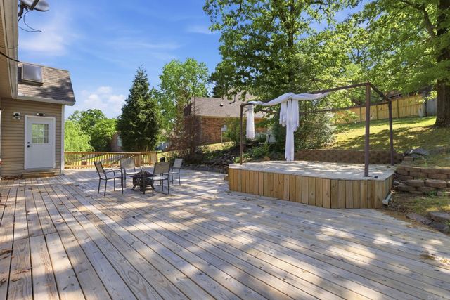 98 Emerald Dr, Maumelle, AR 72113