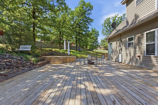 98 Emerald Dr, Maumelle, AR 72113