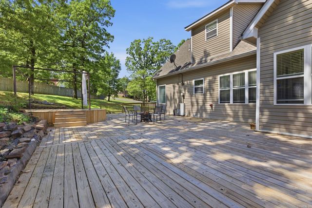 98 Emerald Dr, Maumelle, AR 72113