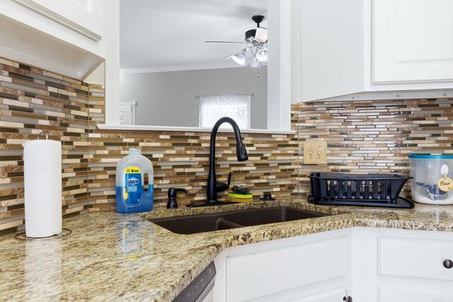 98 Emerald Dr, Maumelle, AR 72113