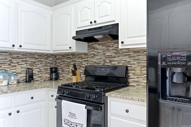 98 Emerald Dr, Maumelle, AR 72113