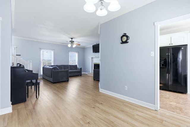 98 Emerald Dr, Maumelle, AR 72113