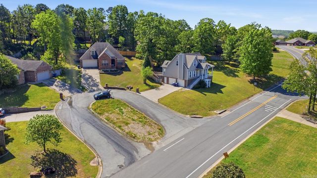 98 Emerald Dr, Maumelle, AR 72113