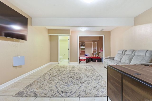 98 Emerald Dr, Maumelle, AR 72113