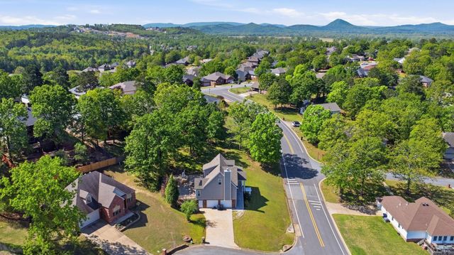 98 Emerald Dr, Maumelle, AR 72113