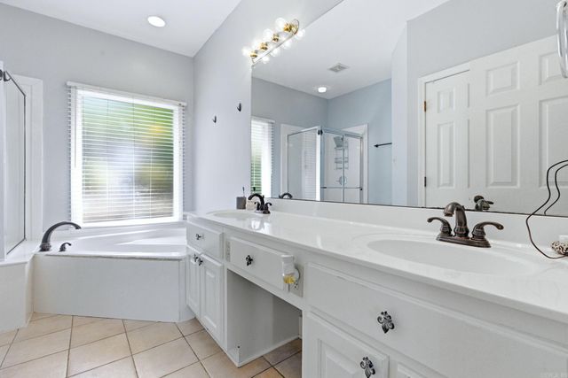 98 Emerald Dr, Maumelle, AR 72113