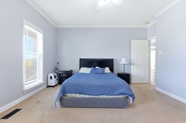 98 Emerald Dr, Maumelle, AR 72113