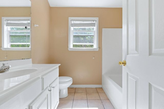 98 Emerald Dr, Maumelle, AR 72113