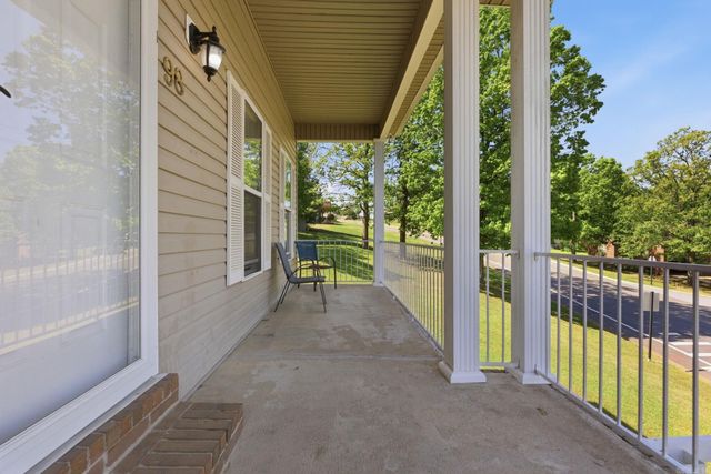98 Emerald Dr, Maumelle, AR 72113