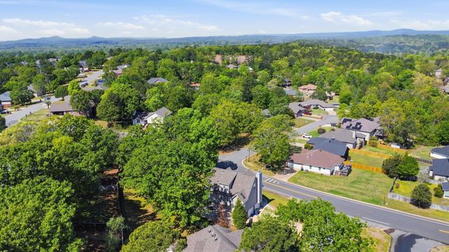 98 Emerald Dr, Maumelle, AR 72113