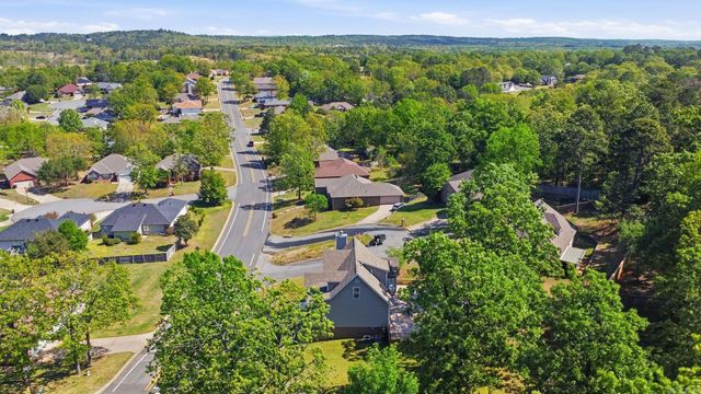 98 Emerald Dr, Maumelle, AR 72113