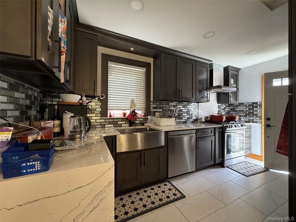 160-30 76th Road, Fresh Meadows, NY 11366 — photo 3