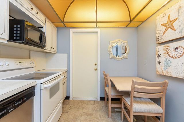 2731 NE 14th St Causeway 121, Pompano Beach, FL 33062