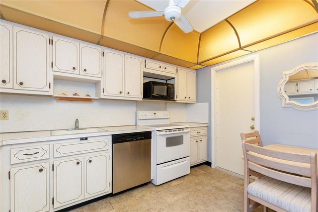 2731 NE 14th St Causeway 121, Pompano Beach, FL 33062