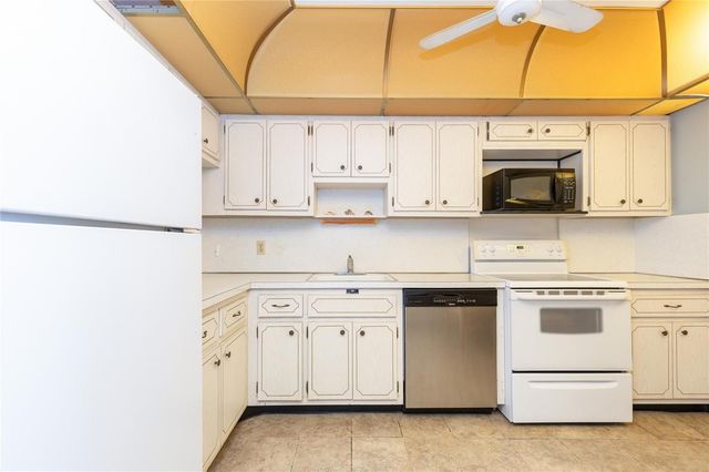 2731 NE 14th St Causeway 121, Pompano Beach, FL 33062