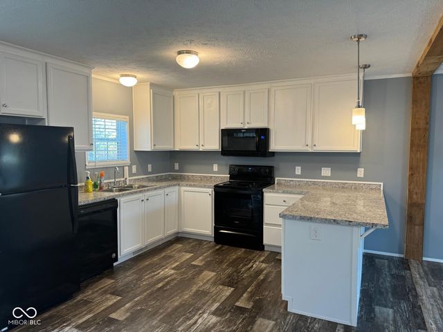 202-204 E 11th Street, Sheridan, IN 46069