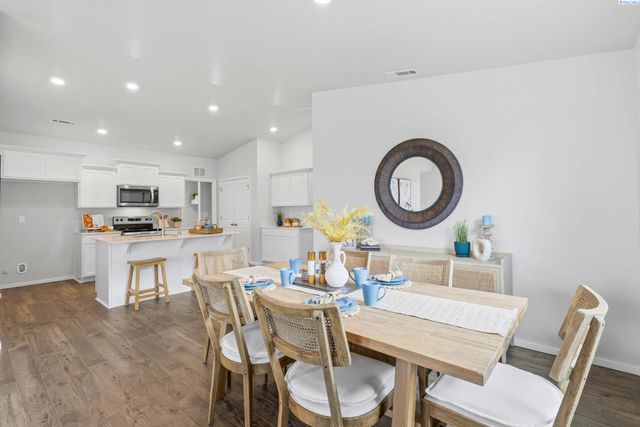 11317 Buckingham Dr, Pasco, WA 99301