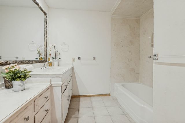 6219 Bandera Avenue A, Dallas, TX 75225