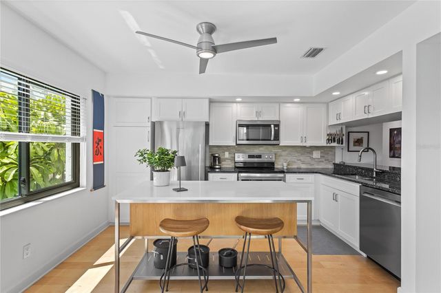 5226 LANDINGS BOULEVARD 102, Sarasota, FL 34231