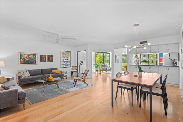 5226 LANDINGS BOULEVARD 102, Sarasota, FL 34231