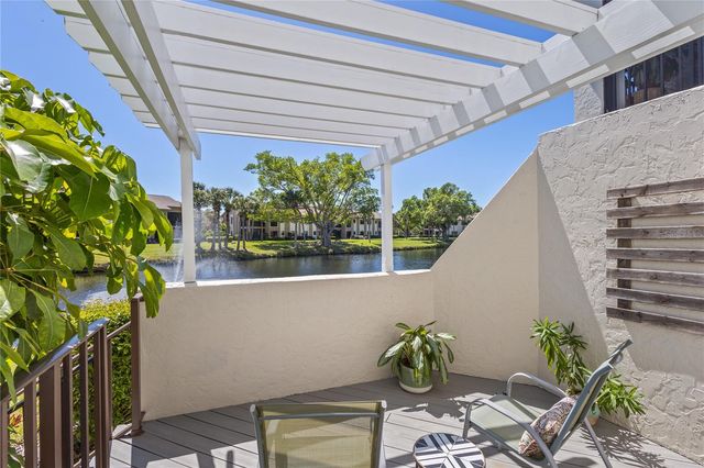 5226 LANDINGS BOULEVARD 102, Sarasota, FL 34231