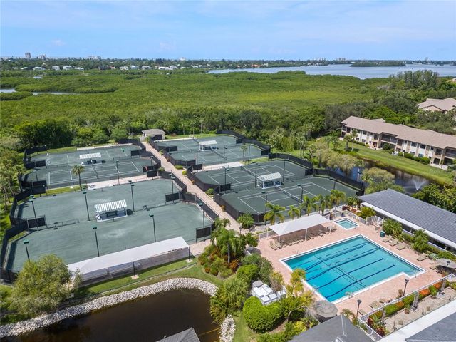 5226 LANDINGS BOULEVARD 102, Sarasota, FL 34231