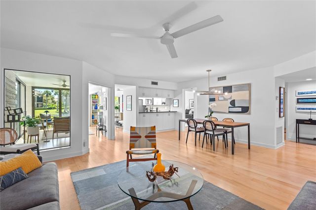 5226 LANDINGS BOULEVARD 102, Sarasota, FL 34231