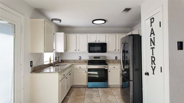 518 Nightshade Drive, Arlington, TX 76018