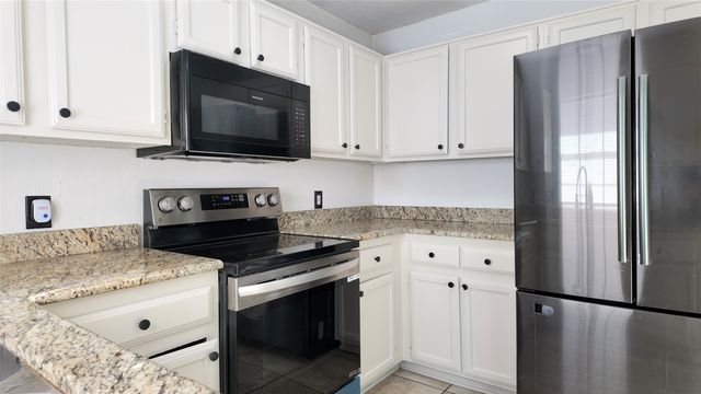 518 Nightshade Drive, Arlington, TX 76018