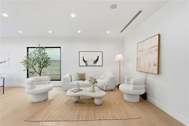 21407 Mulholland Drive, Woodland Hills, CA 91364