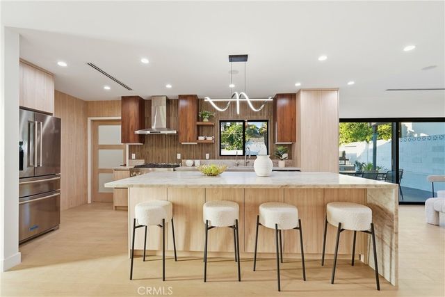21407 Mulholland Drive, Woodland Hills, CA 91364