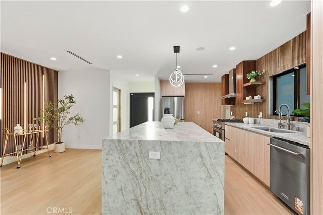 21407 Mulholland Drive, Woodland Hills, CA 91364