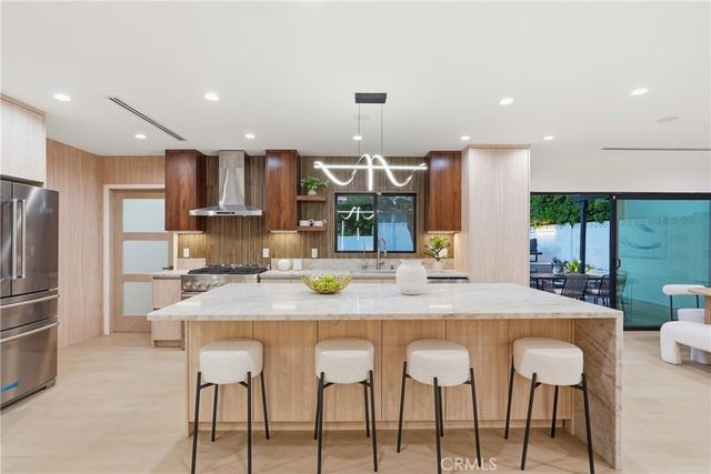 21407 Mulholland Drive, Woodland Hills, CA 91364