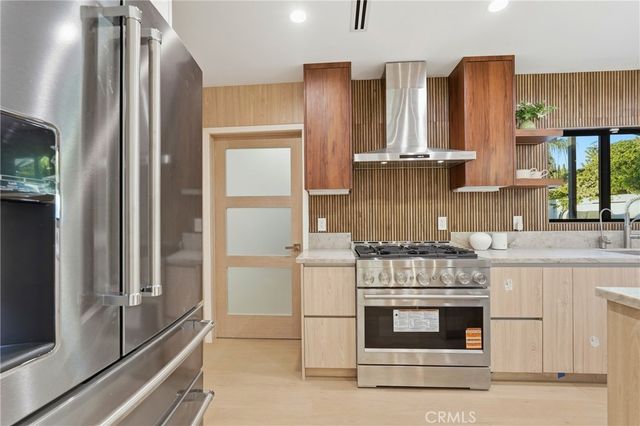 21407 Mulholland Drive, Woodland Hills, CA 91364